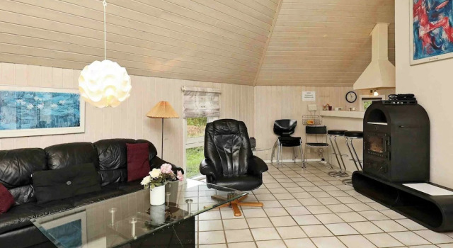 Sprawling Holiday Home With Swimming Pool in Ringkøbing, Rezerwuj Dom wakacyjny Domki letniskowe w Vestjylland, Domek