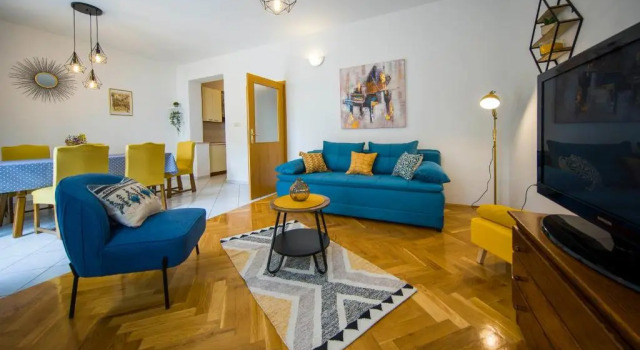 3 Bedroom Apartment Antonio, Book Apartment Kastel Stari Kaštela