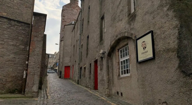 Beautiful Bohemian 2BR flat in the Cowgate