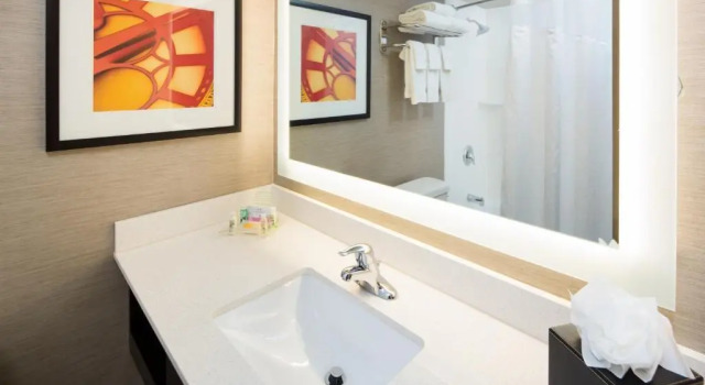 Номер Standard с видом на реку Holiday Inn Milwaukee Riverfront by IHG