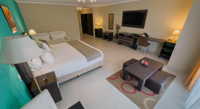 Alto Verde Suites And Apart