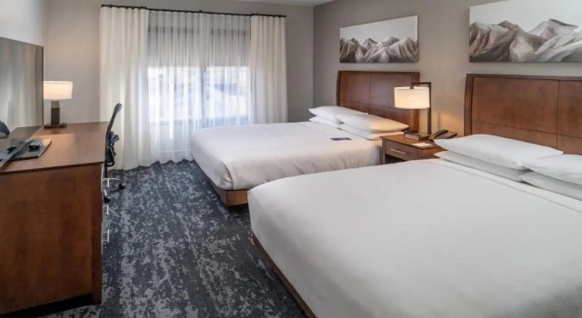Четырёхместный люкс Executive Delta Hotels Huntington Mall