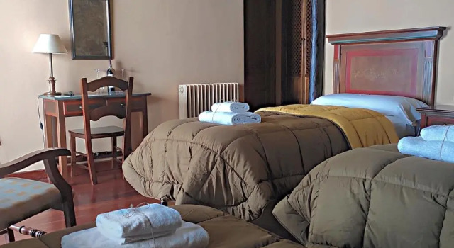 Трёхместный номер Standard с балконом Posada de Candelario
