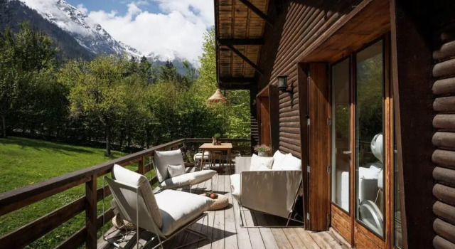 Шале Spacious, contemporary 5Br Chalet with glacial views