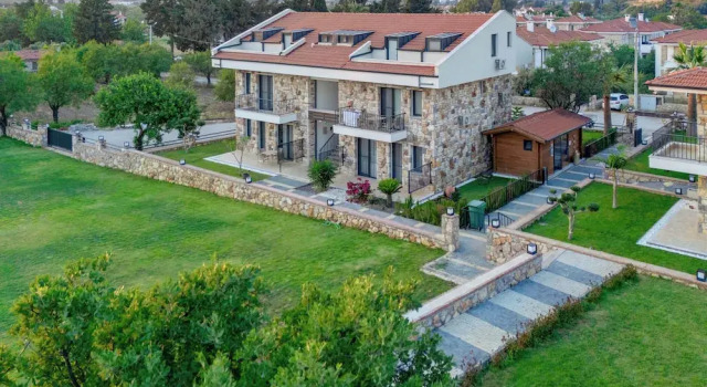 Апартаменты с балконом и с видом на бассейн La Sereine boutique hotel