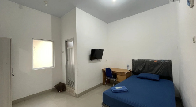 Номер Standard Hotel O Penginapan Musafir Syariah Near Paramount Woman & Childern's Hospital
