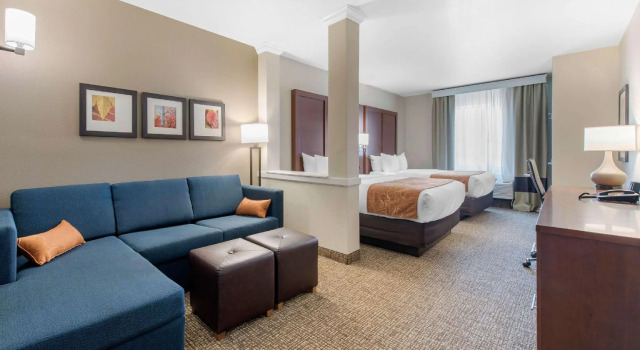 Четырёхместный люкс Comfort Suites Denver International Airport