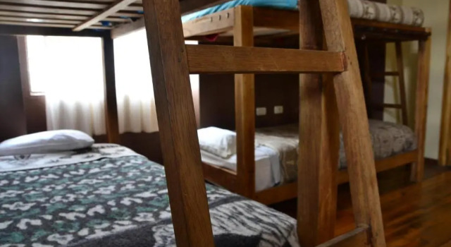 Кровать в общем номере El Cafecito Hostel Cuenca