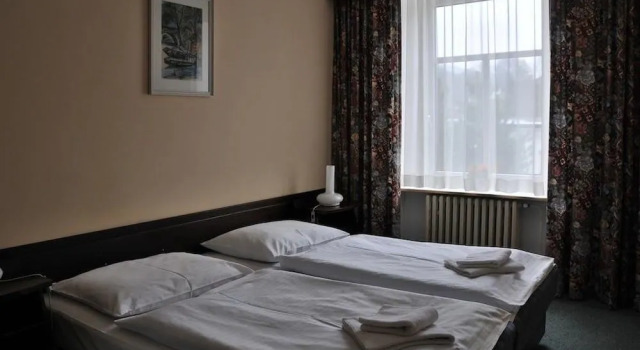 Hotel Labuť, Забронировать Отель Отели Врхлаби 3 звезды, 3*