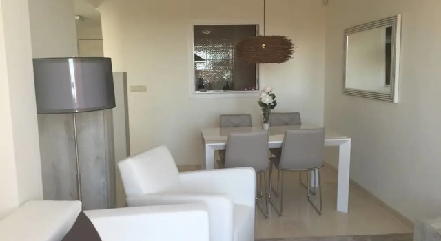 Luxury furnished 1 Bedroom with views AA16