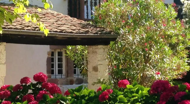 House With 10 Bedrooms in Urrugne, With Wonderful Mountain View, Furnished Garden and Wifi - 5 km From the Beach, Reserva ahora Hotel Urrugne País Vasco francés