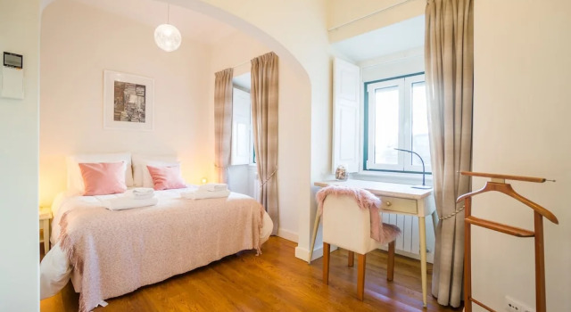 Panoramic Tagus River Terrace Apartment in Alfama