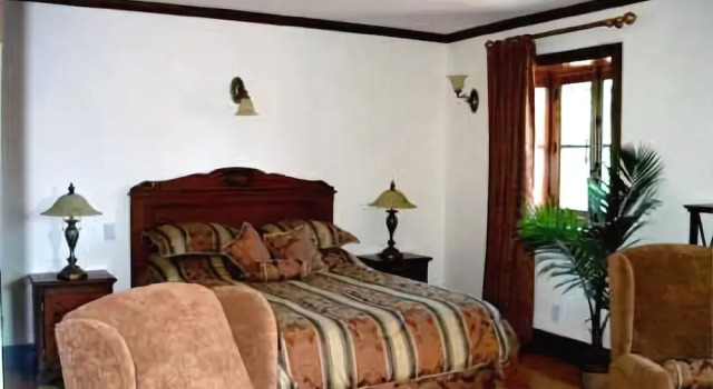 Les Menus Plaisirs, Book Hotel Laval Rive-Nord