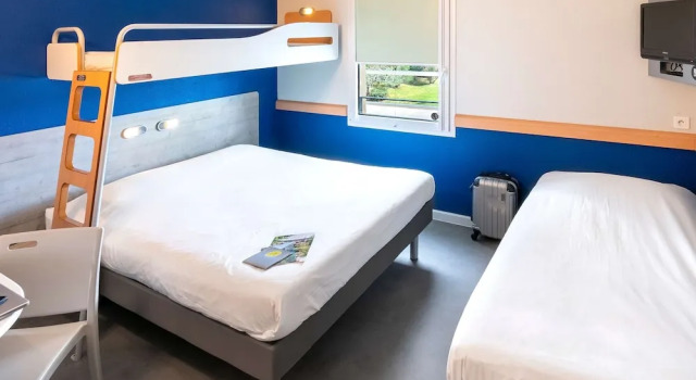 Четырёхместный семейный номер Standard ibis budget Saint-Maximin