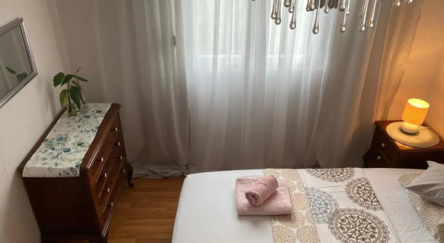 Quite beautiful apartment in the Split Neda with 4bedrooms, Prenota Appartamento Splitska 