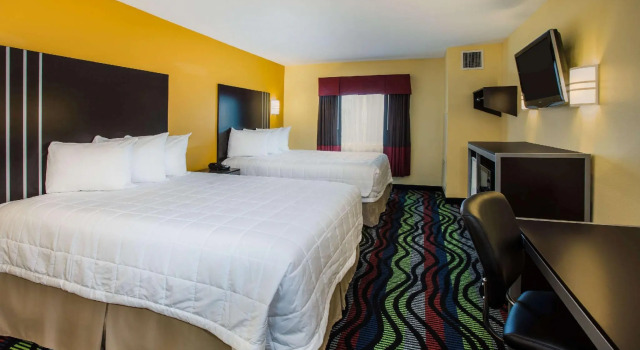 Четырёхместный номер Standard Days Inn & Suites by Wyndham Augusta Near Fort Eisenhower