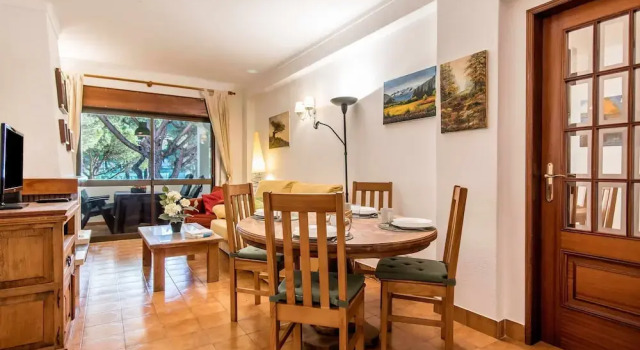 Casa Falesia T2 - 5 min From the Beach - Wifi, Забронировать Апартаменты/квартира Отели Алгарви с парковкой, Парковка