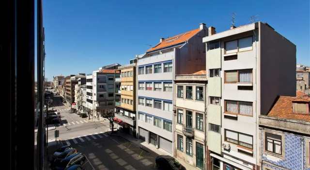 Apartment with 2 Bedrooms in Porto, with Wonderful City View, Terrace And Wifi, Varaa Huoneisto Hotellit Porto pysäköinnillä, Pysäköinti