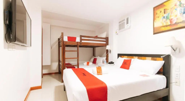 Семейный номер Standard RedDoorz near Mercado del Lago