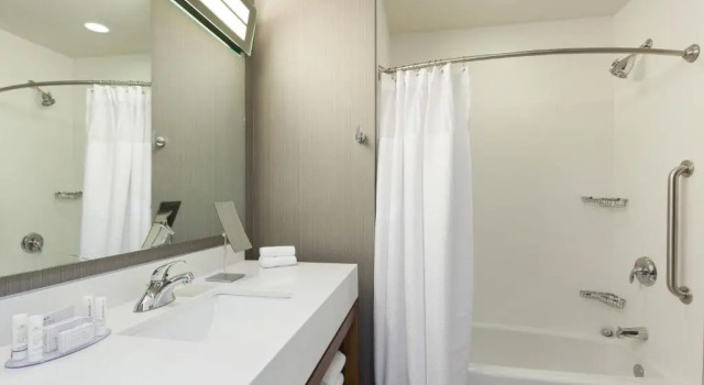 Четырёхместный номер Standard Courtyard by Marriott Houston Katy Mills