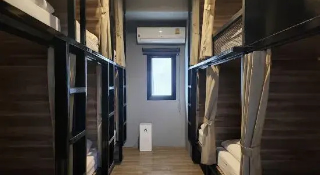Кровать в общем номере Fellows House