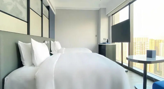 Четырёхместный номер Standard с видом на город Aloft by Marriott Yantai