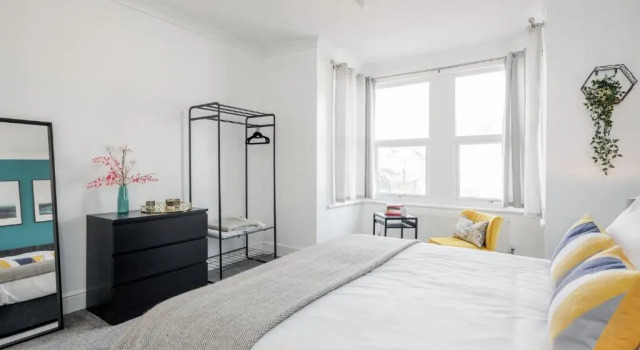 Апартаменты Luxury Apartment 2bed & Parking - East London - by Damask Homes
