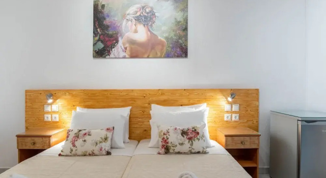 Room-comfort Double or Twin Room or Semi, Prenota Affittacamere Paroikia Paro