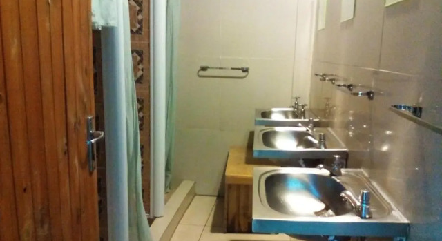 Кровать в общем номере Johannesburg Youth Hostel