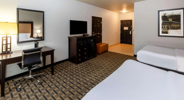 Четырёхместный номер Standard La Quinta by Wyndham Mt. Pleasant