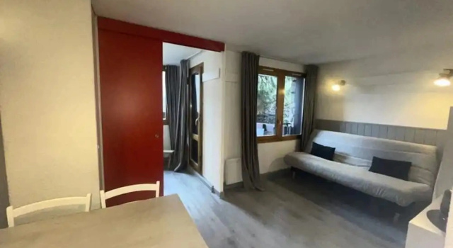 Apartment in Plagne 1800 Near Ski Lifts, Забронировать Апартаменты/квартира Отели Рона-Альпы с парковкой, Парковка