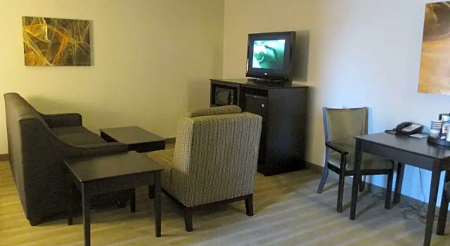 Люкс с видом на бассейн Best Western Harvest Inn & Suites