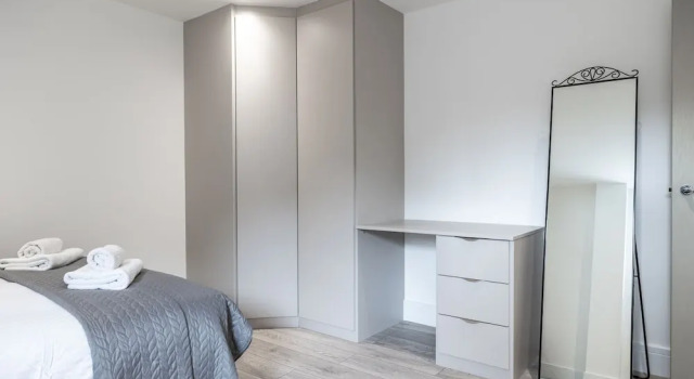 Remarkable 2-bed Apartment in Camberley, Забронировать Апартаменты/квартира Отели High Weald с парковкой, Парковка