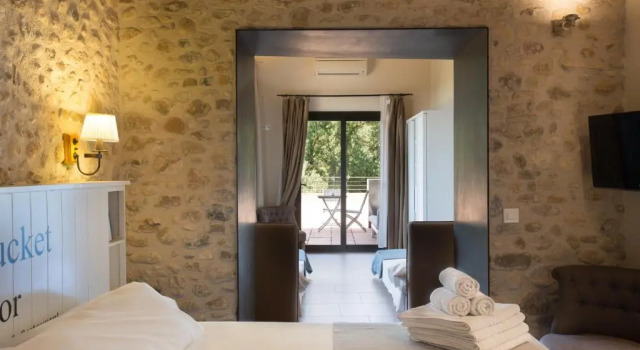 Can Clotas Hotel Masia, Prenota Hotel Cistella Pirenei Catalani