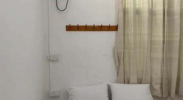 Camera Economy Rendezvous Inn