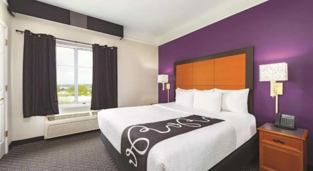 Люкс Deluxe La Quinta by Wyndham St. Louis Westport