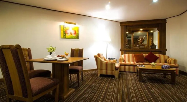 Полулюкс Sima Thani Hotel