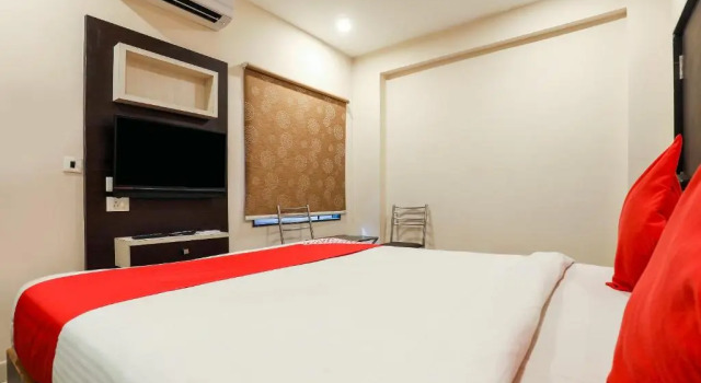 Люкс OYO 9804 Hotel SR Residency