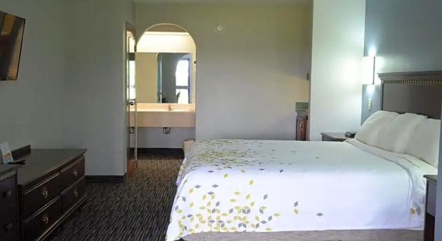 Standard Suite Gateway Inn
