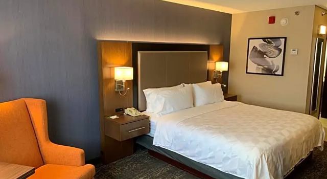 Номер Deluxe Holiday Inn & Suites Chicago-Carol Stream Wheaton by IHG