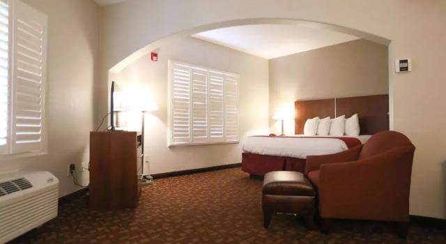 Двухместный люкс для гостей с ограниченными возможностями Best Western Lanai Garden Inn & Suites
