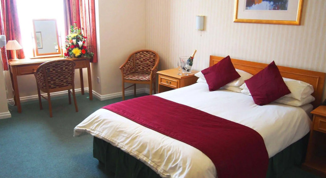 Mayfair Hotel, Varaa Hotelli Hotellit Channel Islands uima-altaalla, Uima-allas