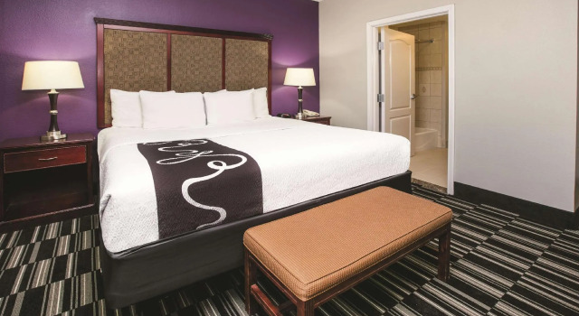 Двухместный люкс La Quinta Inn & Suites by Wyndham Dallas South-DeSoto