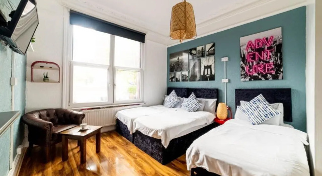Трёхместный номер Book A Bed Hostels