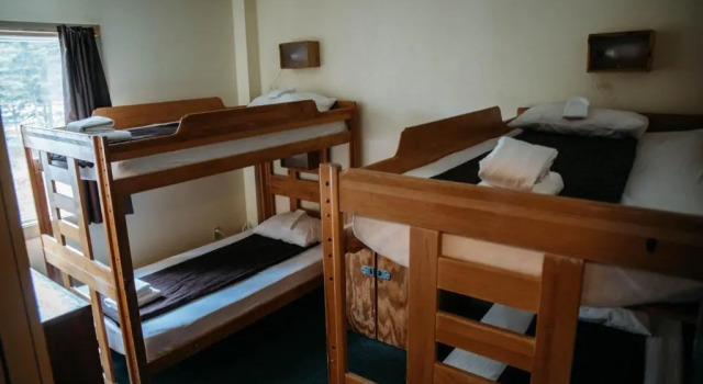 Кровать в общем номере HI Lake Louise Alpine Centre - Hostel