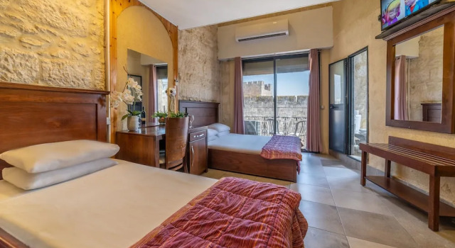 Superior- tredobbelt værelse med altan med byudsigt New Imperial Hotel