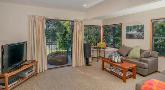 Patuwai Paradise - Whangamata Holiday Home, Rezerwuj Hotel Hotele w Auckland Region z parkingiem, Parking
