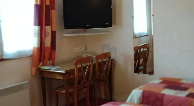 Трёхместный номер Standard Logis Hotel Calisola Besançon - Soirée Etape - EuroVelo 6