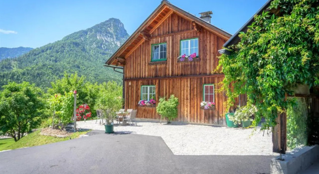 Коттедж Lovely house with mountain view & big garden in Bad Aussee