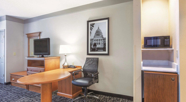 La Quinta Inn & Suites by Wyndham Jackson Airport/Pearl, Забронировать Отель Джэксон Нью-Гемпшир
